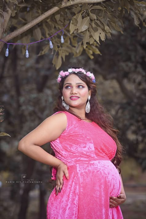 Pregnant Shooting Ideas, Indian Maternity Photos, Baby Shower Poses, Pregnancy Video, Maturity Shoot, Baby Shower Pics, Pregnant Shoot, Maternity Shoot Dresses, Maternity Gown Photography