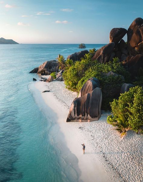 Maldives Villa, Beach Entry Pool, Seychelles Islands, Most Beautiful Beaches, Beautiful Places To Travel, Travel And Tourism, Island Life, Background Wallpaper, Seychelles