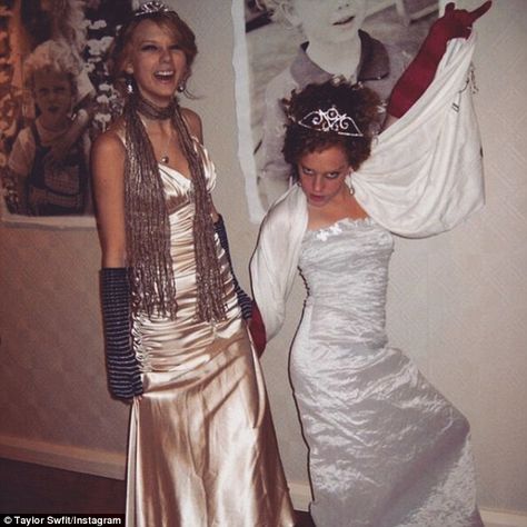 Taylor Swift and her best friend since high school--Abigail (sound familiar? She may be in a Taylor song) Young Taylor Swift, You Are My Moon, The Grammys, Swift Photo, Calvin Harris, Swift 3, Long Live Taylor Swift, Taylor Swift Fan, Live Taylor