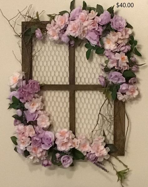 Chicken Wire Wall Art, Chicken Wire Ideas, Flowers On Frames Diy, Picture Frames With Flowers, Chicken Wire Flowers, Window Crafts Diy Home Decor, Flowers On Picture Frames, Picture Frame Flowers Diy, Chicken Wire Frame Decor