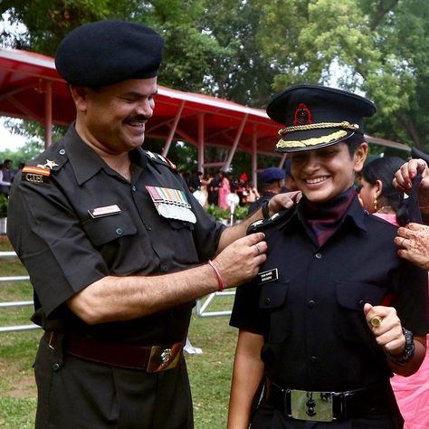 Like father, like daughter ⚔️🇮🇳❤️ #indianarmy #otachennai Indian Army Women, Indian Army Aesthetic, Nda Officer, National Defence Academy Logo, Ota Chennai, Army Women Quotes, Defence Motivation, Defence Quotes, Soldier Quotes