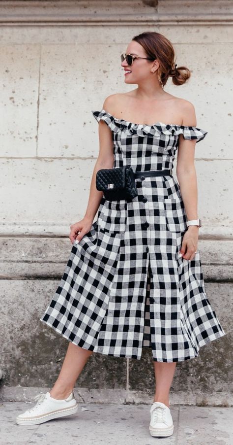 Gingham Dress Checks Dresses For Women, Gingham Check Dress, Checked Dress Outfit, Gingham Dress Outfit Summer, Blue Gingham Outfit, Gingham Dress Outfit, Svarta Outfits, Gingham Trend, Planning Outfits