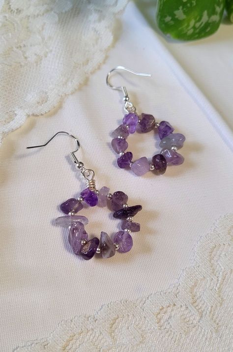 Gemstone Circlet Earrings - Etsy Custom Made Earrings, Homemade Crystal Jewelry, Gemstone Chip Earrings, Diy Earrings Beads, Easy Jewelry Diy, Earring Making Ideas, Jewelry Ideas To Make, Wire Wrapping Earrings, Simple Beaded Earrings