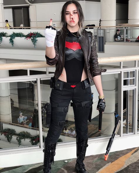 IG: @Nishii.Cosplay  Fem!Red hood  #jasontodd #cosplay #batman #redhood Red Hood Genderbend, Jason Todd Halloween Costume, Red Hood Dc Cosplay, Female Batman Cosplay, Female Dc Cosplay, Batgirl Inspired Outfit, Red Hood Costume Women, Fem Jason Todd Cosplay, Jason Todd Cosplay Female