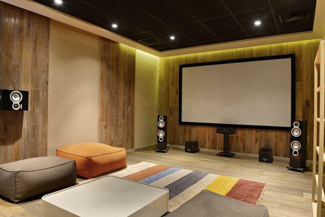 Luxurious Home Theater, Small Movie Room, Sala Cinema, Small Home Theaters, Home Theater Room Design, Home Theater Installation, Theater Room Design, Home Cinema Room, Best Home Theater