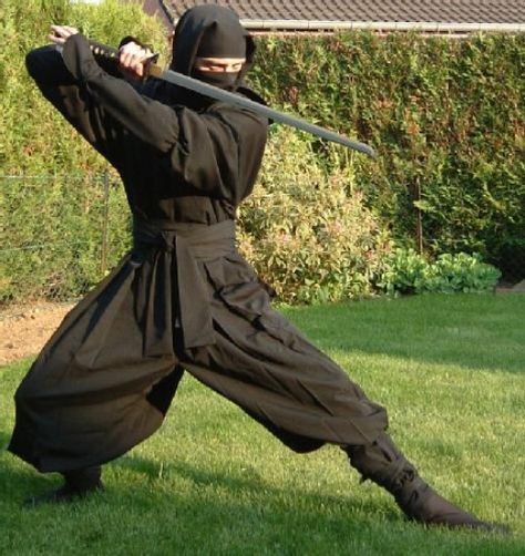 Ninjutsu is the Japanese martial art of espionage, called the “techniques of stealth” or the “arts of invisibility.” Ninja were trained to infiltrate into enemy territory to spy on troops, arms,... Armadura Ninja, Ninja Outfit, Gear Design, Arte Ninja, Ninja Art, Pencak Silat, Shadow Warrior, Ninja Warrior, Figure Poses