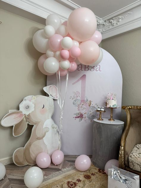 Bunny Birthday Party Decorations, Baby Shower Images, Bear Baby Shower Theme, Bunny Birthday Party, Idee Babyshower, Baby Birthday Decorations, Baby Birthday Themes, Disney Birthday Party, Baby Shower Deco