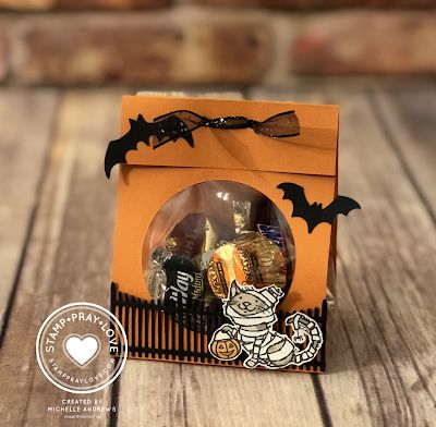 Halloween Candy Holder Ideas, Halloween Boxes Gift, Halloween Treat Holders, Dulces Halloween, Halloween Gift Bags, Halloween Treat Boxes, Halloween Paper Crafts, Halloween Cards Handmade, Treat Holders