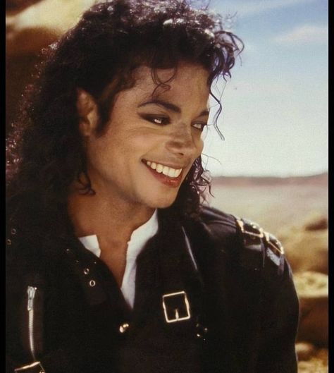 Speed Demon 👑😘 xx Boomer Michael Jackson Speed Demon, Demon Smile, Mj Bad, Michael Jackson Photoshoot, Michael Jackson Hot, Michael Jackson Bad Era, Speed Demon, Michael Jackson Rare, Michael Jackson Smile