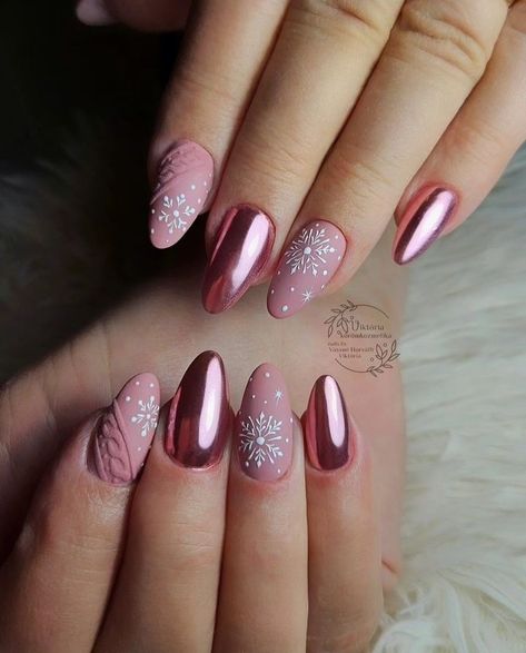 Purple Christmas Nails Winter, Plum Christmas Nails, Sugar Plum Nails, Sugarplum Nails, Sugar Plum Fairy Nails, Rose Gold Christmas Nails, Christmas Inspired Nails, Plum Christmas, Ongles Beiges