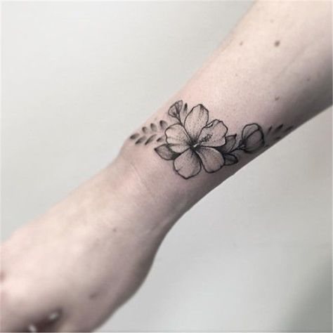 Meaningful Wrist Bracelet Floral Tattoo Designs You Would Love To Have; Floral Tattoo; Bracelet Floral Tattoo; Tattoo Designs; Tattoo Ideas; Flower Tattoo; Rose Tattoo; Small Floral Tattoo; #tattoo #tattooideas #floraltattoo #flowertattoo #rosetattoo #rose #chictattoo Hawaii Flower Tattoos, Wildflowers Tattoo, Hawaiian Flower Tattoos, Hibiscus Flower Tattoos, Wrist Bracelet Tattoo, Hawaii Tattoos, Tattoo On Wrist, Hibiscus Tattoo, Cool Wrist Tattoos