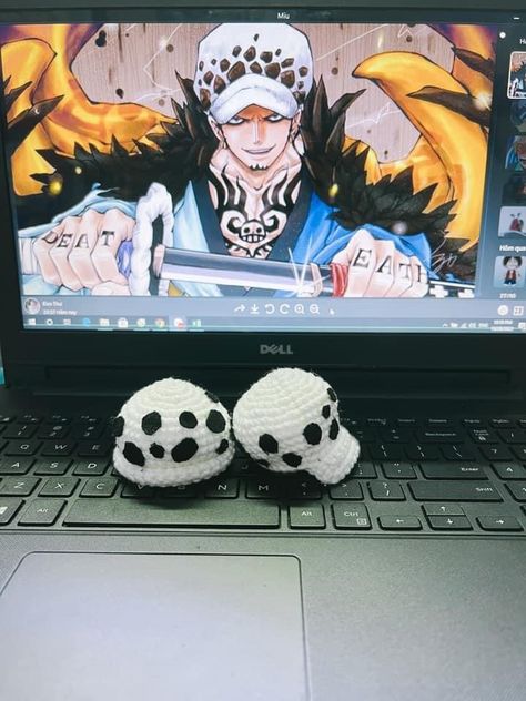 Anime Crochet Knitting & Tools, One Piece Diy Crafts, Trafalgar Law Hat Diy, Law Hat One Piece Crochet, Trafalgar Law Hat Crochet, Crochet One Piece Anime, Luffy Straw Hat Crochet, Crochet One Piece Anime Free Pattern, Law One Piece