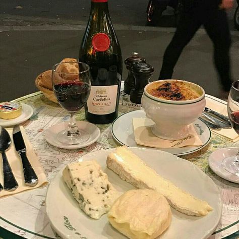 French Wine And Cheese Aesthetic, French Dinner Aesthetic, Parisian Food, Parisian Dinner, Paris Dinner, Paris Wine, French Dinner, Paris Food, Cheese Snacks