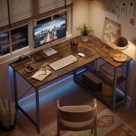 Corner Desk With Shelves, Home Office Small Space, Flat Aesthetic, Small Corner Desk, Desk With Shelves, Pet Room, Modern Tv Units, Desk Writing, Shaped Desk