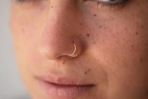 A small and delicate hoop for nose ring or ear piercing in 14k yellow, rose or white solid gold, or sterling silver.   This hoop nose ring is made of 14k solid gold or silver. I made this hoop ring out of two rounded gold wires twisted together. #nosering #piercing #studiounkiya Noise Piercing, Boho Nose Ring, Spiderbite Piercings, Piercing Locations, Cute Nose Rings, Piercing Nostril, Piercing Face, Rose Gold Nose Ring, Double Nose Piercing