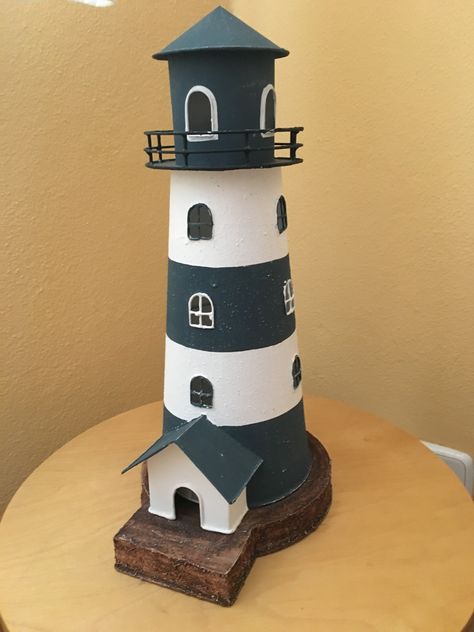 Diy Lighthouses, Diy Light House, Lighthouse Diy, Lighthouse Project, Diy Lighthouse, Christmas Crib Ideas, Wood Lighthouse, Lighthouse Crafts, Diy Beach Decor