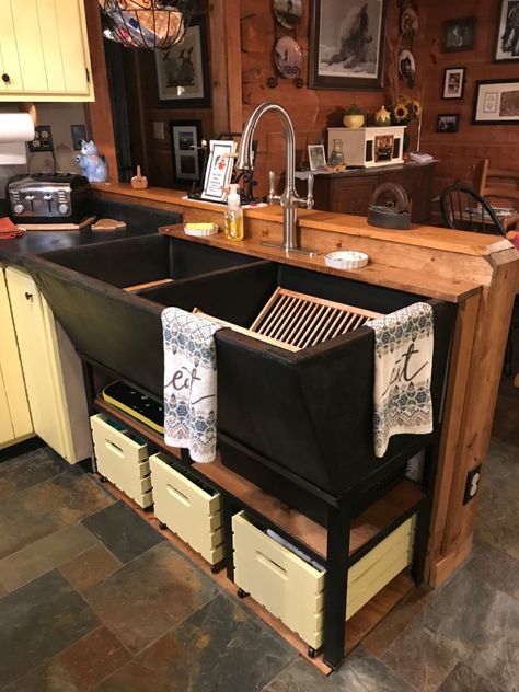 Lavabo Exterior, Industrial Kitchen Sink, Unfitted Kitchen, Kitchen Design Farmhouse, Farmhouse Outdoor, Kitchen Design Layout, Freestanding Kitchen, Laundry Room Inspiration, Outdoor Kitchen Design Layout