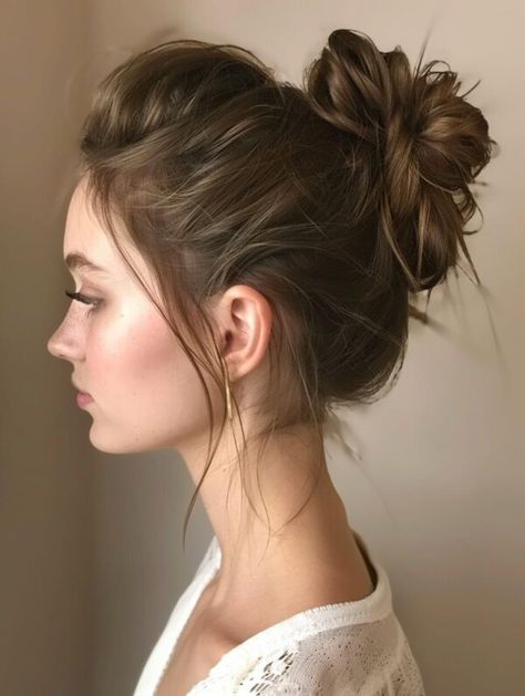 Stylish Messy Bun Ideas for Short Hair Messy Bun And Glasses Outfits, Messy Bun Shoulder Length Hair, Bun Ideas For Short Hair, Messy Bun And Glasses, Messy Low Bun Hairstyles, Glasses Outfits, Messy Bun Ideas, Chic Bun, Bun Ideas