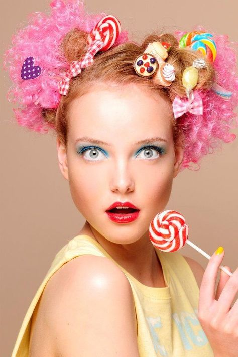 ❤❁ ƸӜƷ Sg33❤¡¡¡ ✿ ❀¸¸¸.•*´¯`❀ ✿SweEts Candy🍰 🍦🍭🍦🍭🍰 Candy Photoshoot, Candy Girls, Candy Makeup, Candy Costumes, Bows Diy, Editorial Hair, Wacky Hair, Photographie Portrait Inspiration, Easter Hair Bow