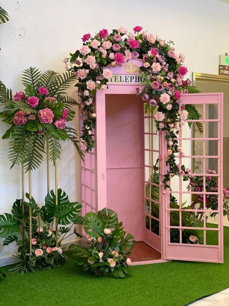 Pink Telephone Booth With Flowers, Floral Telephone Booth, Wedding Telephone Booth, Diy Telephone Booth, Photography Booth Ideas, Selfie Booth Ideas Wedding, Mobile Photobooth, Pink Telephone Booth, Pink Phone Booth