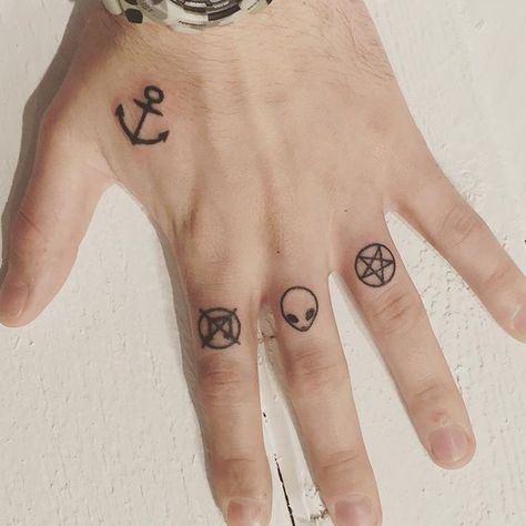 Alien Tattoo On Finger, Pentagram Finger Tattoo, Alien Finger Tattoo, Epic Tattoos, Pentagram Tattoo, Alien Hand, Ufo Tattoo, Finger Tats, Knuckle Tattoos