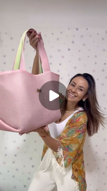 Diy Handbag Tutorial, Handbag Tutorial, Tote Tutorial, Coffee Filter Crafts, Sac Diy, Diy Handbag, December 19, Diy Sewing Clothes, Eco Bag