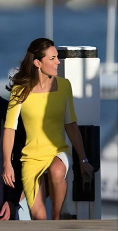 Kate Middleton Bum, Pippa Middleton Bridesmaid, Kate Middleton Skirt, Kate Middleton Legs, Kate Middleton Queen, Kate Middleton Style Outfits, Princesse Kate Middleton, Estilo Kate Middleton, Kate Middleton Pictures