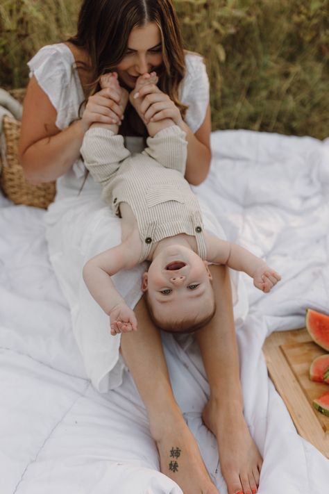 One Month Family Pictures, Mother’s Day Picnic Photos, Motherday Ideas Photoshoot, Mother’s Day Baby Photoshoot Diy, 1st Mother’s Day Photoshoot, Family Picture With One Year Old, Mommy And Me Photo Shoot Babygirl, Mom And Son 1st Birthday Pictures, Mom And Baby Mothers Day Photos