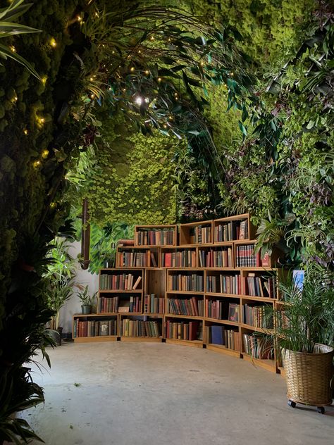 Plant Library Aesthetic, Cottage Core Coffee Shop, Pretty Libraries, Jungle Library, Bookstore Cafe Aesthetic, Outdoor Bookstore, Bookstore Interior, Cozy Bookstore, Cafe Bookstore