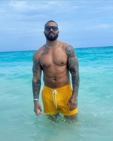 Tyler Lepley, Samoan Men, In My Own World, Swim Trunks For Men, Tatted Men, Beard Fade, Black Men Street Fashion, Men Street Fashion, Cute Black Guys