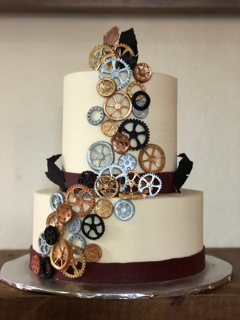 Steampunk Cake Birthday, Steam Punk Wedding Ideas, Steam Punk Cake, Steampunk Cake Ideas, Steam Punk Party, Wedding Renewal Ideas 10 Year, Steampunk Wedding Ideas, Steam Punk Wedding, Steampunk Wedding Decorations