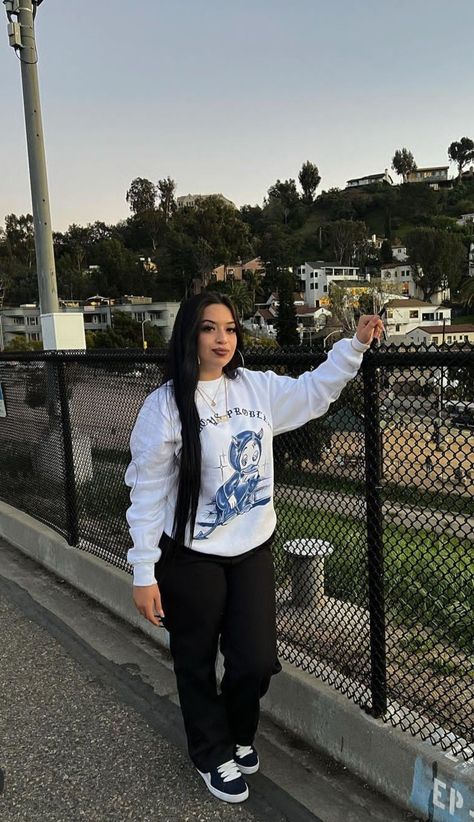 Chicana Style Outfits Winter, Chola Outfit Old School, Chicana Aesthetic Outfit, Baggy Latina Outfits, Chicano Outfits, Chicana Outfits, Chula Outfits, Chola Style Outfits, Chola Outfits