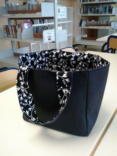 Diy Lunch Bag, Purse Covers, Idees Creatives, Coin Couture, Tods Bag, Japanese Bag, Sac Lunch, Best Purses, Diy Handbag