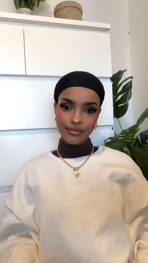 Pin on Hijab Fashion Hijab Modern Style, Scarf Styles Hijab, Hair Scarf Tutorial, Styles Hijab, Hijabi Muslimah, Hijab Turban Style, Headwrap Hairstyles, Estilo Hijab, Abaya Hijab