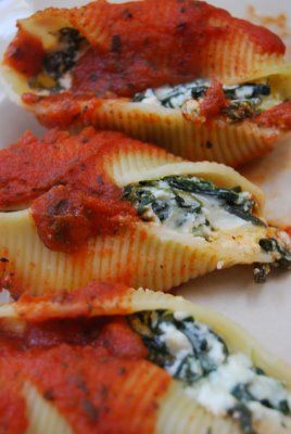 #pasta Spinach Stuffed Shells, Stuffed Shells, I Love Food, Pasta Dishes, Ricotta, Good Eats, Food Dishes, Italian Recipes, Macaroni