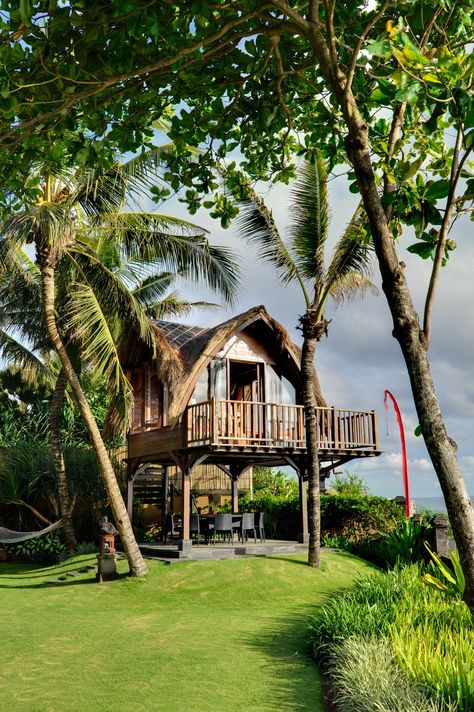 Bali Beachfront Villa. Love to live in a place like this. In Costa Rica. Dekorasi Bohemia, Hut House, Bamboo House Design, Jungle House, Bali House, Jungle Vibes, Rest House, Bamboo House, Beach Shack