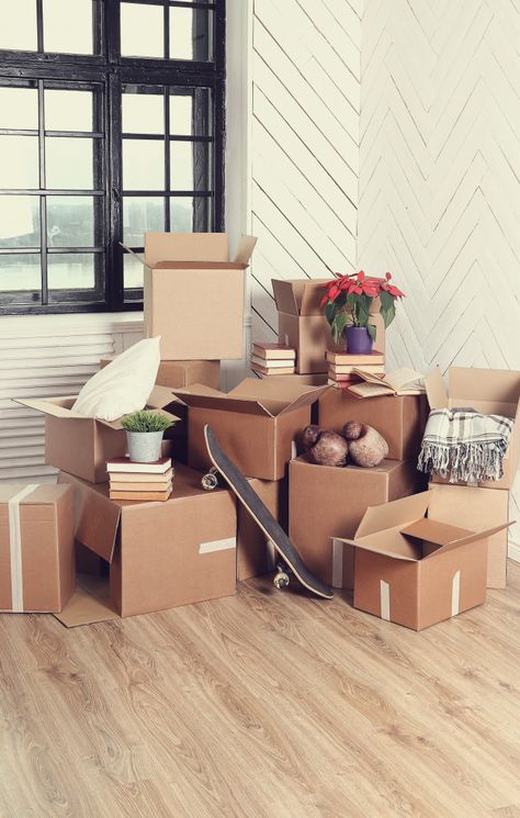 Mudarse a casa con cajas de cartón | Free Photo #Freepik #freephoto #flor #caja #casa #embalaje Moving Home, Moving Boxes, Moving And Storage, Corrugated Box, Moving Tips, Packers And Movers, Moving Day, Moving Company, Moving House