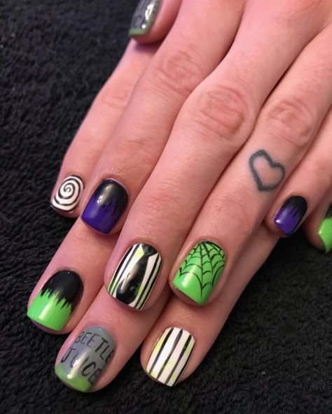 Halloween Gel Nail Designs For Short Nails, Beatleguese Nails, Beetlejuice Nail Art Short, Simple Bettle Juice Nails, Short Beetlejuice Nails Simple, Battle Juice Nails, Broadway Nails Designs, Beetle Juice Nails Designs, Beetlejuice Toenails