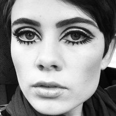 1960's mod makeup 70s Eye Makeup, 60s Eye Makeup, Mod Makeup, 1960s Makeup, Twiggy Makeup, 60s Makeup, 70s Makeup, White Eyelashes, Retro Makeup