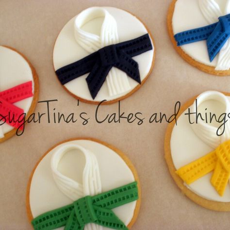 Tae kwon do cookies, SugarTina's Cakes and things Taekwondo Cookies, Karate Cake Ideas, Karate Cookies, Taekwondo Cake, Karate Cake, Karate Party, Deco Cupcake, Karate Birthday, Tae Kwon Do