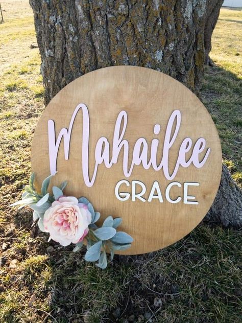 Newborn Door Hanger, Floral Name Sign, Newborn Details, Crib Mobile Girl, Sign With Flowers, Flower Nursery Decor, Hospital Door Hangers, Match Font, Newborn Announcement