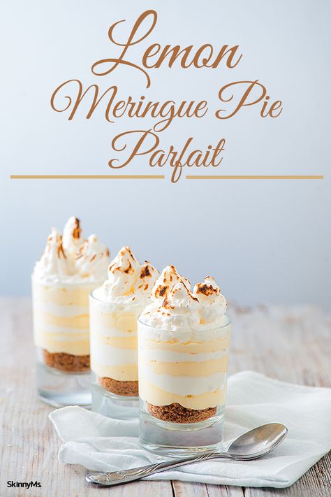 Lemon Meringue Pie Parfait Healthy Parfait Recipes, Mini Lemon Meringue Pies, Lemon Meringue Pie Easy, Parfait Desserts, Parfait Recipes, Lemon Yogurt, Diet Desserts, Lemon Meringue Pie, Meringue Pie