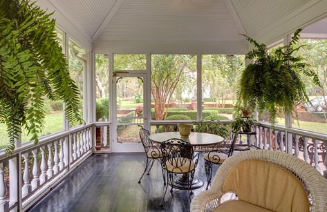 15 Captivating Victorian Porch Designs You Wont Be Able To Refuse Victorian Porch Ideas, Deck Cover, Victorian Porch, Traditional Porch, Oceanfront Cottage, Modern Porch, Modern Patio Design, Sun Rooms, Summer Living Room