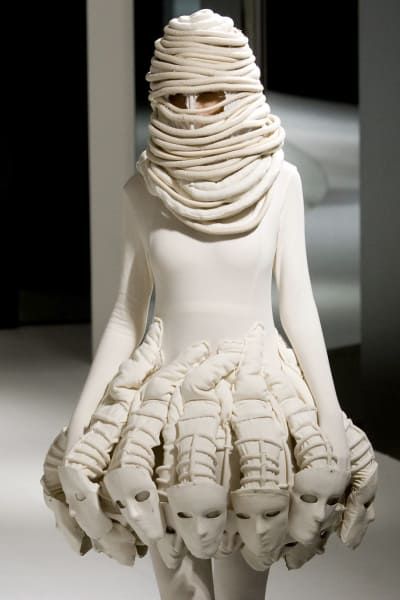 https://www.buzzfeed.com/juliegerstein/outfits-that-are-definitely-not-made-for-real-people Weird Wedding Dress, Weird Fashion Trending, The Mask Costume, Casual Attire For Women, 2010 Fashion, Weird Fashion, Avant Garde Fashion, Womens Fashion Trends, Fashion Pictures