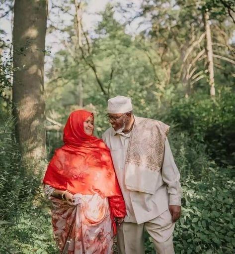 Aww Somali Couple, Somali Culture, Lil Black, Old Couples, Black Families, Old Love, Football League, Safe Place, Black Love