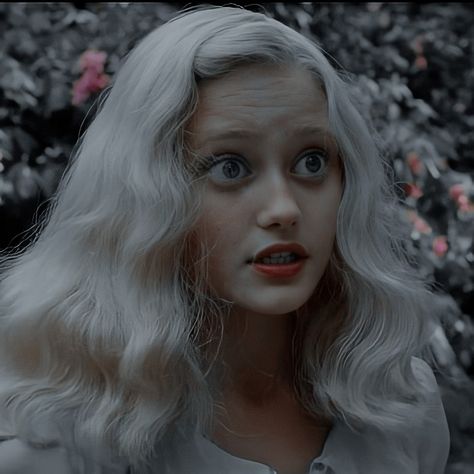 emma bloom icon from miss peregrines home for peculiar kids Emma Bloom, Mrs Peregrine, Peregrine's Home For Peculiars, Miss Peregrines Home For Peculiar, Miss Peregrine, Peculiar Children, Home For Peculiar Children, Movies And Series, Peregrine