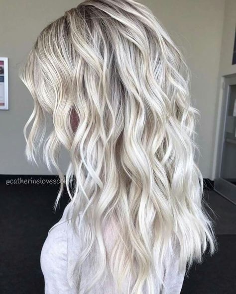 Kort Bob, Hair Goal, Ash Blonde Hair Colour, Ash Blonde Balayage, Golden Blonde Hair, Blonde Waves, Silver Blonde, Ash Blonde Hair, Platinum Blonde Hair