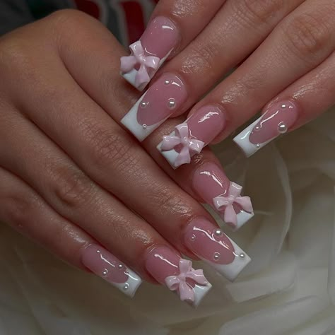 Unique French Tip Designs, Cute Bow Nail Designs, Nail Inspo With Bow, Nails With Bows And Pearls, No Design Nails, Nail Inspo Bow, Nails With A Lot Of Charms, Nails With Bows On Them, Cute Square Nail Designs