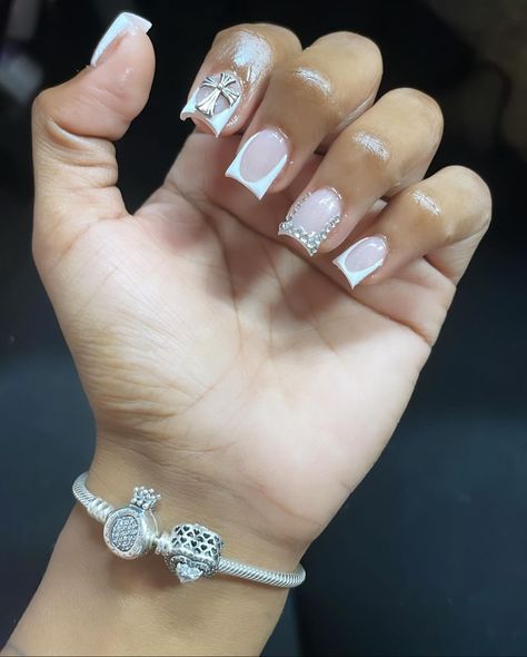 #nails #nailtech #unhasdasemana #nailartist #unhasdegel #naturalnails #longnails #coffinnails #nailaddict #unhaslindas #lovenails #nailpro #nailsaddict #nailinspo #nailsdid #nailsdone #ombrenails #nailsmagazine #nailsofig #nailslove #nailspolish Acrylic Nail Set, Hard Nails, Duck Nails, Nails Coffin Short, Girly Acrylic, White Acrylic Nails, Colored Acrylic Nails, French Tip Acrylic Nails, Colored Acrylic