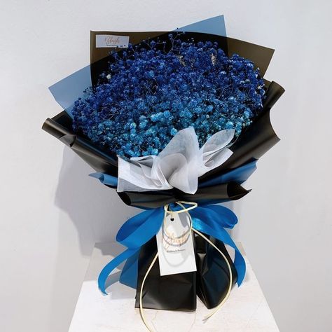 Black Blue Bouquet, Blue Flowers Bouquet, Luxury Flower Bouquets, Fancy Flowers, Flower Box Gift, Flower Gift Ideas, Boquette Flowers, Bouquet Wrap, Flowers Bouquet Gift